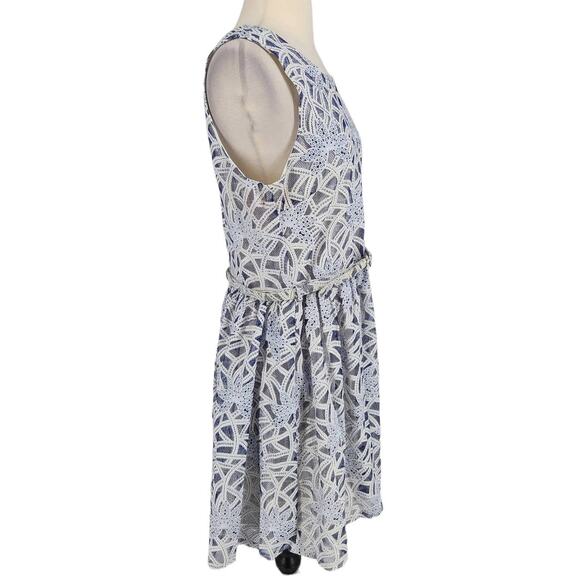 Yumi Lace dress Blue & White Fit & Flare Size US 8 - Picture 5 of 5